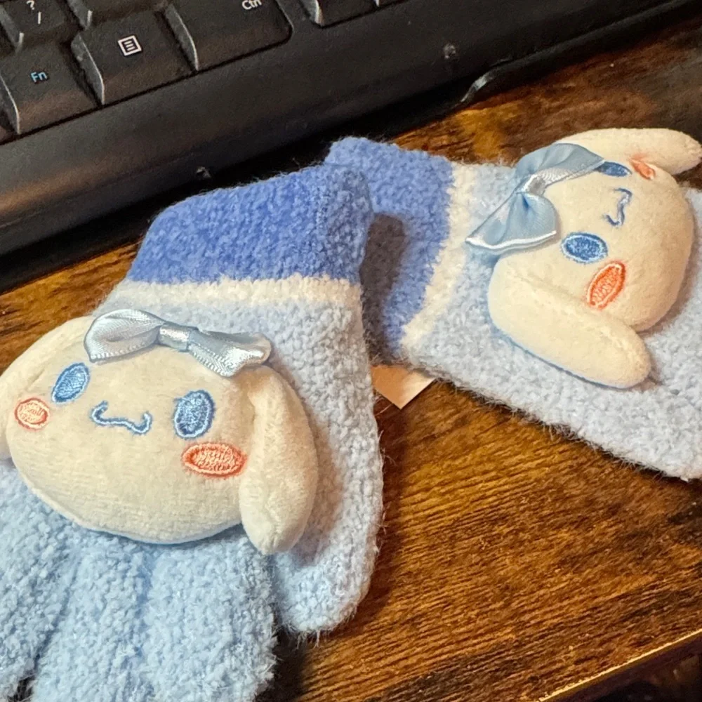 Cinnamorollo NWT Blue and Cream Kids Gloves